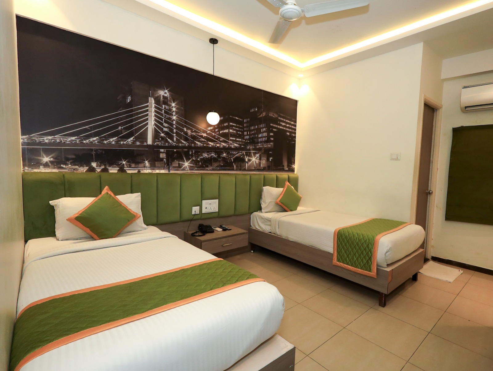 Deluxe Room Image 1